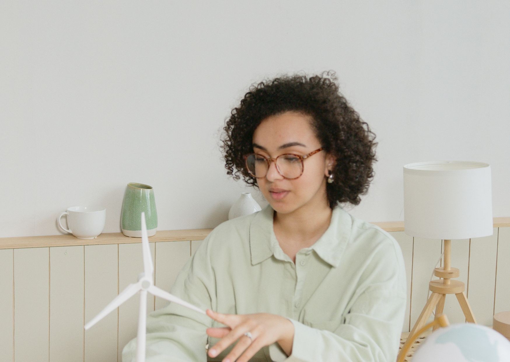 Reporting de sostenibilidad: profesional analizando información ESG de la empresa